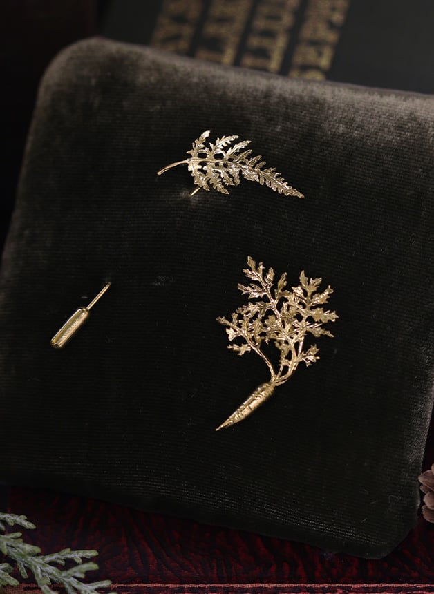  Gold plated Fern and Leafy Carrot Pin Brooch