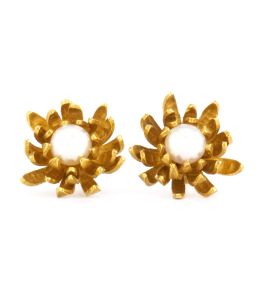 Chrysanthemum Flower Pearl Earrings