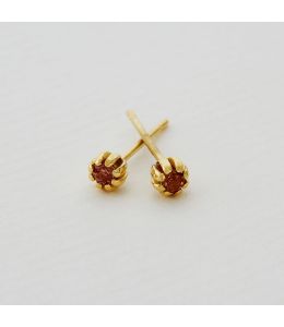 Peach Sapphire Seruni Stud Earrings