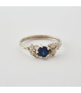 Beekeeper Solitaire Ring with 5mm Bi-Coloured Petrol Blue Sapphire