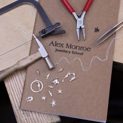 Create your own Oceans Loop Necklace | Jewellery School