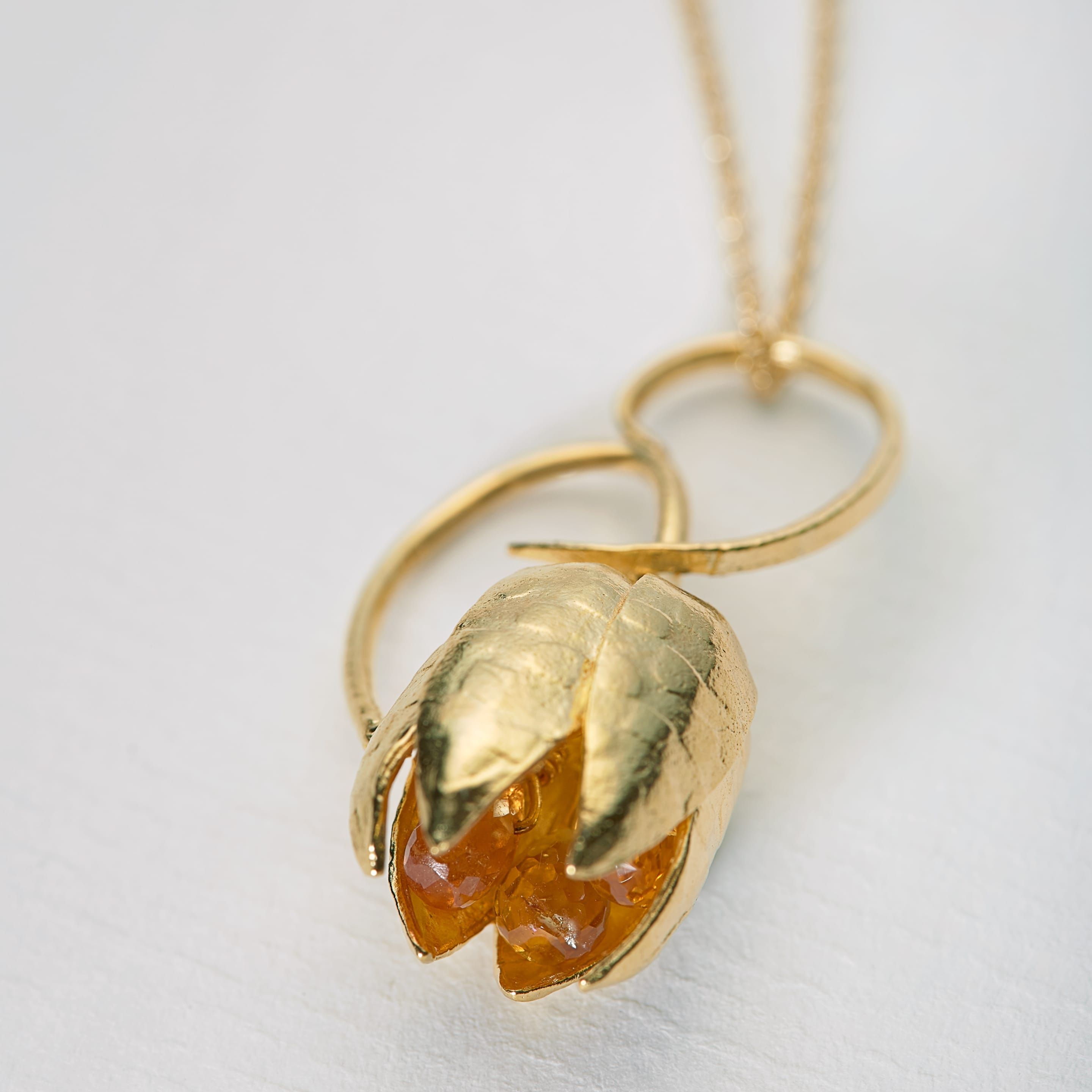 Floral Heart Itsy Bitsy Bee Necklace | Alex Monroe Jewellery