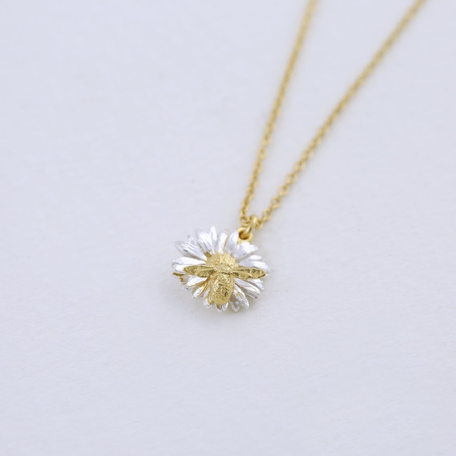Daisy Necklace with Teeny Weeny Bee | Alex Monroe Jewellery