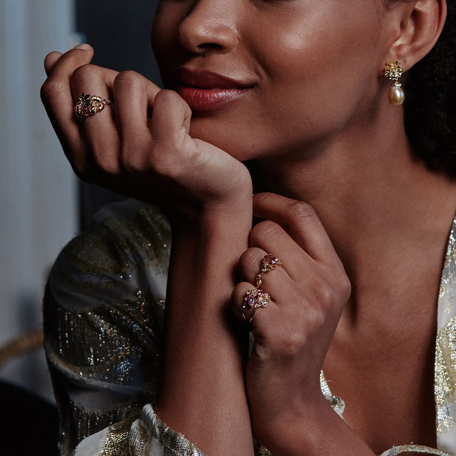 model wearing a alex monroe emerald engament ring with a classic band