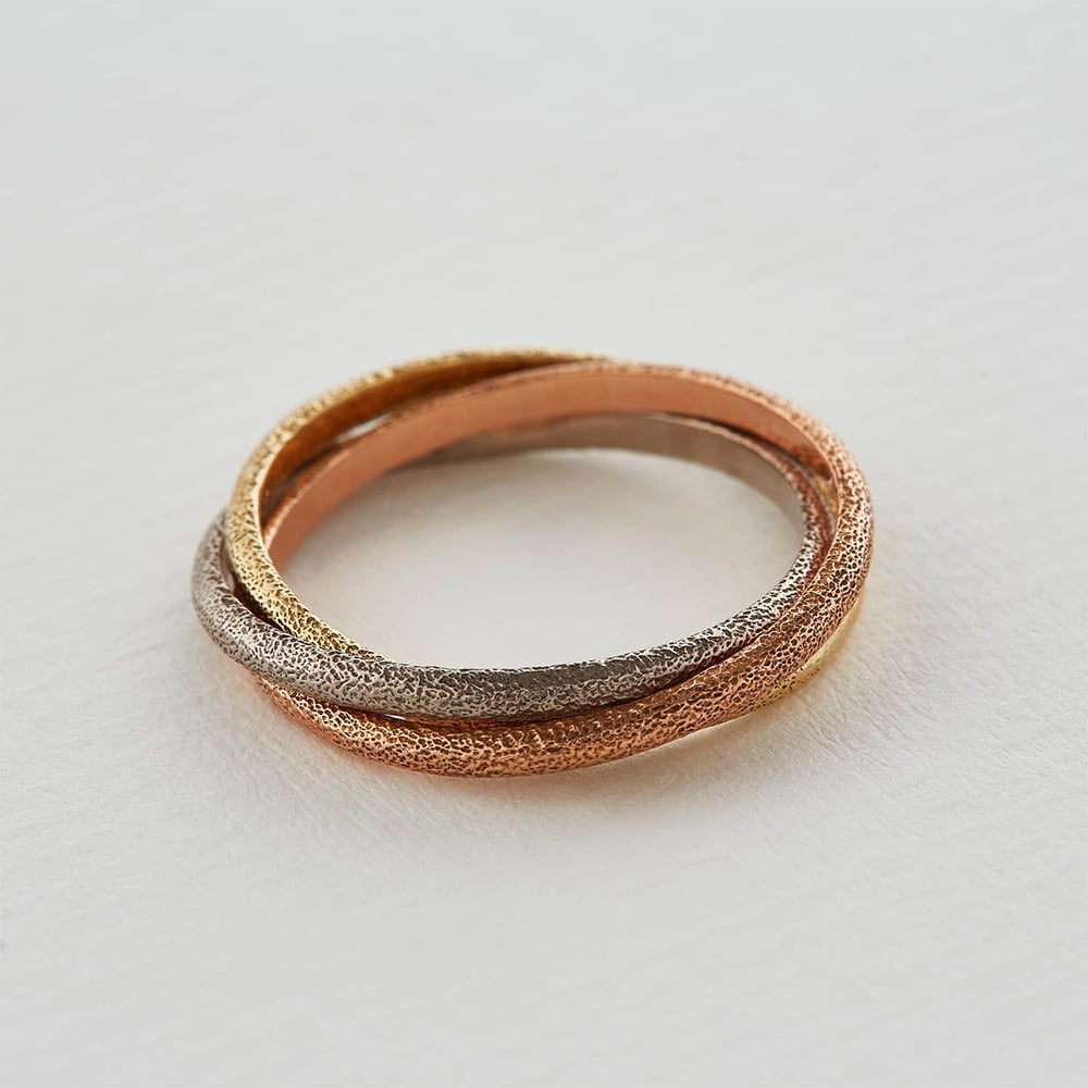 bee textured russian wedding ring