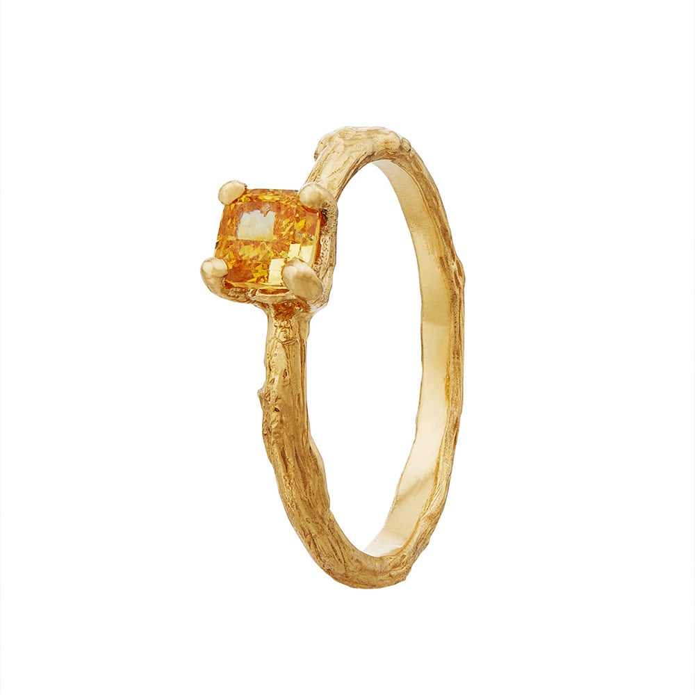 beekeeper twist ring with three diamonds